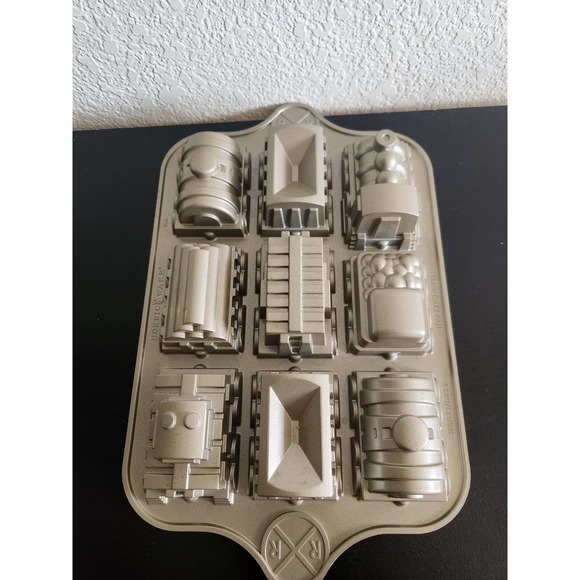 Nordic Ware Train Cake Pan Heavy Baking Pan - Picture 1 of 6